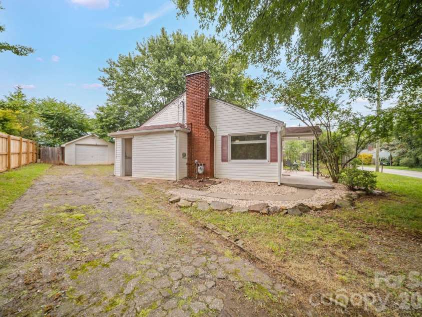 236 Governors View Road, Asheville, NC 28805.  MLS# CAR4409407, YatesRealty ID 41275. 