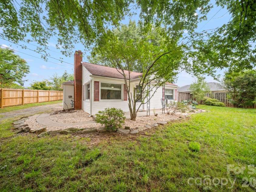 236 Governors View Road, Asheville, NC 28805.  MLS# CAR4409407, YatesRealty ID 41275. 