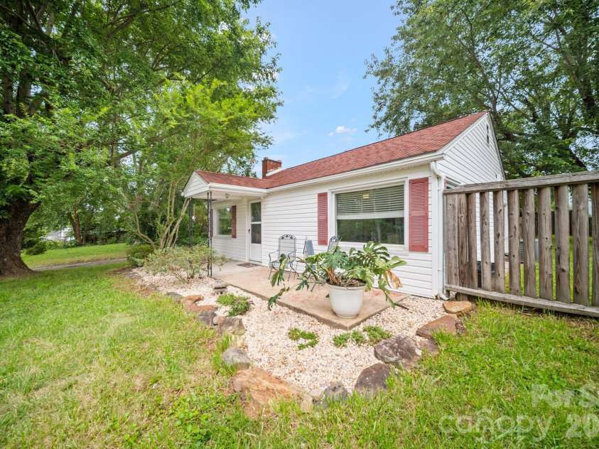 236 Governors View Road, Asheville, NC 28805.  MLS# CAR4409407, YatesRealty ID 41275. 