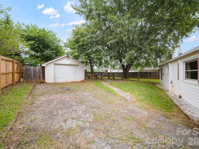 236 Governors View Road, Asheville, NC 28805.  MLS# CAR4409407, YatesRealty ID 41275. Detached garage