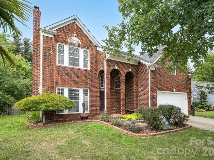 6813 Neuhoff Lane, Charlotte, NC 28269.  MLS# CAR4400846, YatesRealty ID 41276. 