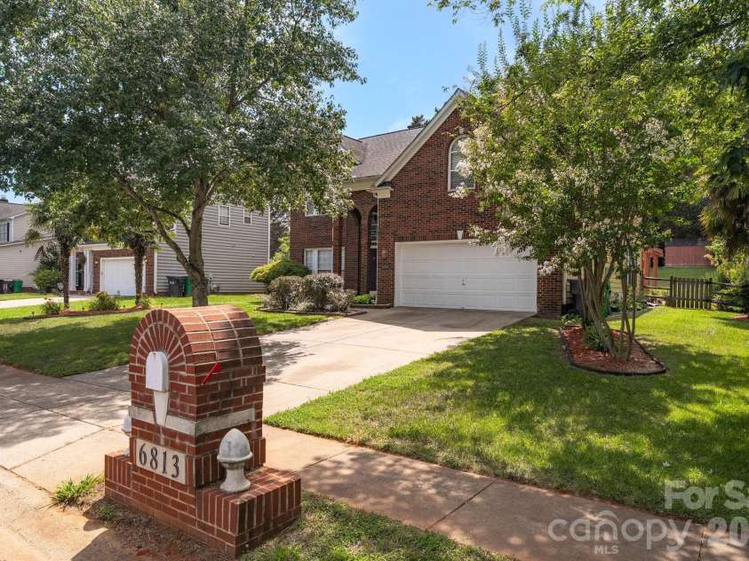 6813 Neuhoff Lane, Charlotte, NC 28269.  MLS# CAR4400846, YatesRealty ID 41276. 