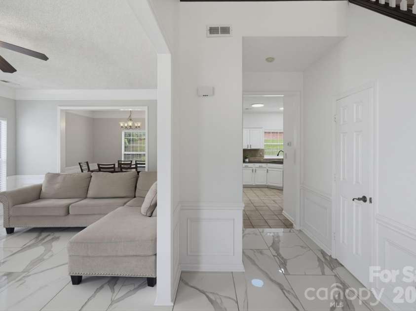 6813 Neuhoff Lane, Charlotte, NC 28269.  MLS# CAR4400846, YatesRealty ID 41276. 