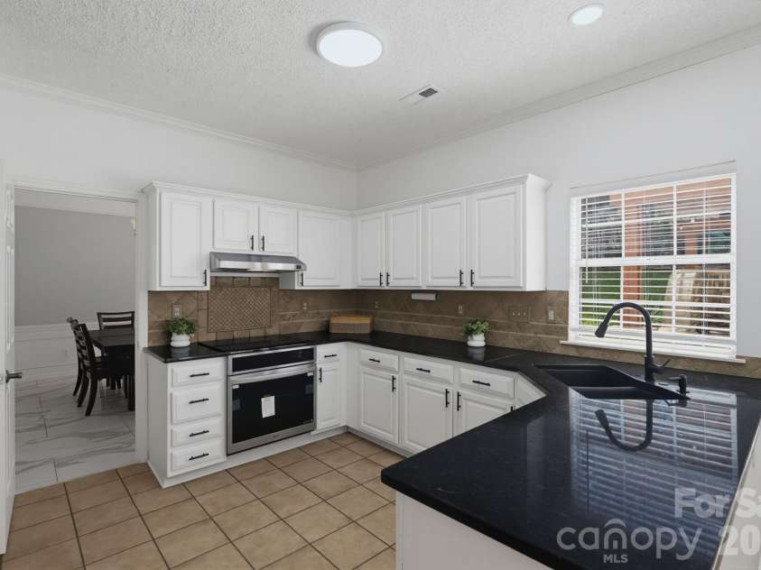 6813 Neuhoff Lane, Charlotte, NC 28269.  MLS# CAR4400846, YatesRealty ID 41276. 