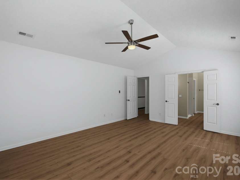6813 Neuhoff Lane, Charlotte, NC 28269.  MLS# CAR4400846, YatesRealty ID 41276. 