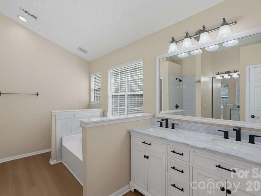 6813 Neuhoff Lane, Charlotte, NC 28269.  MLS# CAR4400846, YatesRealty ID 41276. 