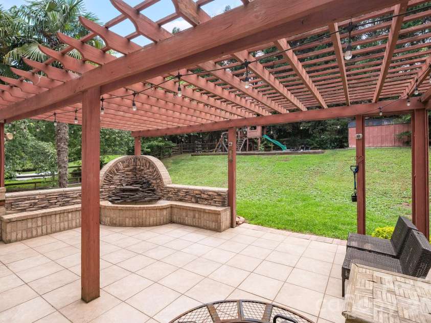 6813 Neuhoff Lane, Charlotte, NC 28269.  MLS# CAR4400846, YatesRealty ID 41276. 