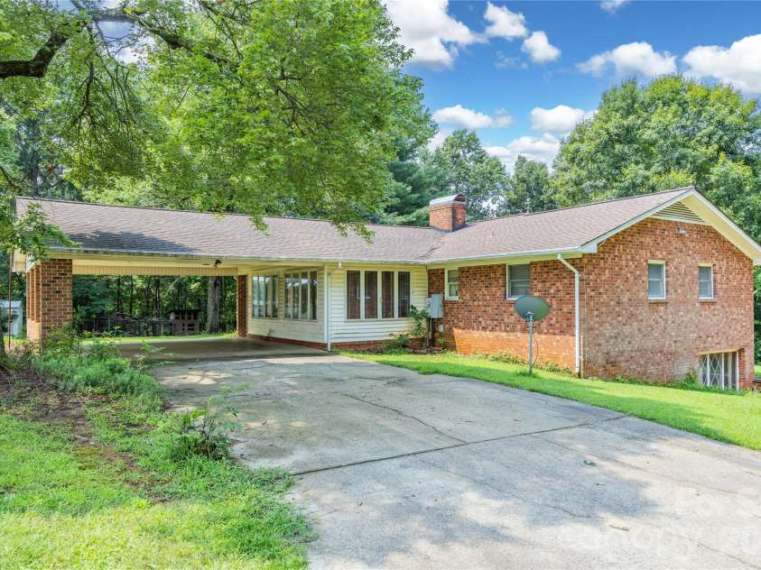 4988 Amick Lane, Liberty, NC 27298.  MLS# CAR4408844, YatesRealty ID 41277. 4988 Amick