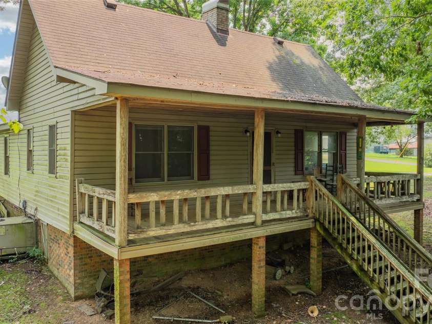 4988 Amick Lane, Liberty, NC 27298.  MLS# CAR4408844, YatesRealty ID 41277. 4995 Amick front