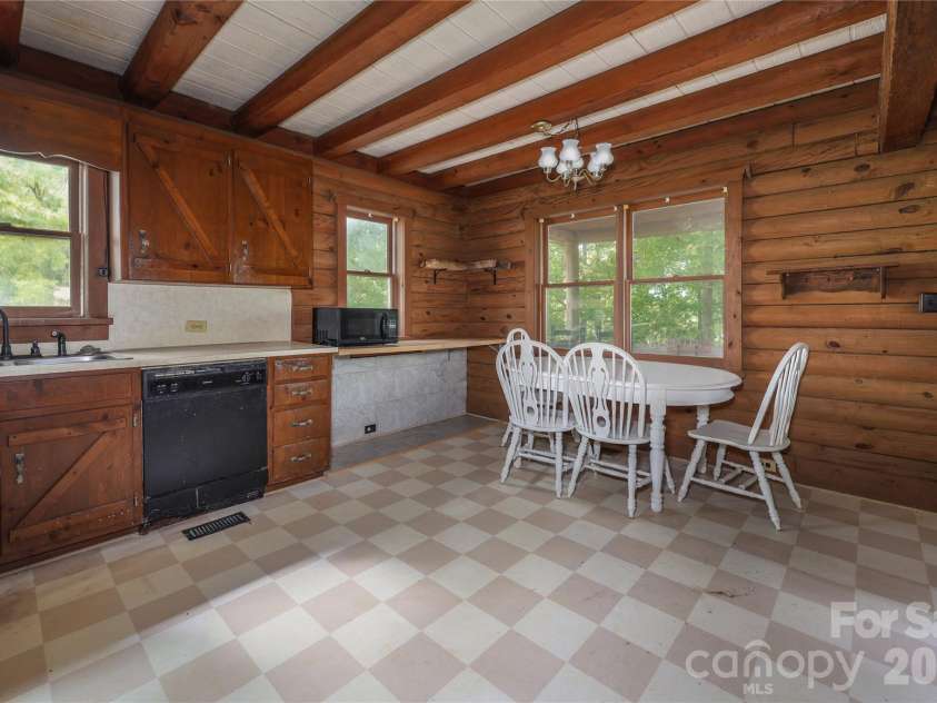 4988 Amick Lane, Liberty, NC 27298.  MLS# CAR4408844, YatesRealty ID 41277. 4995 Amick kitchen