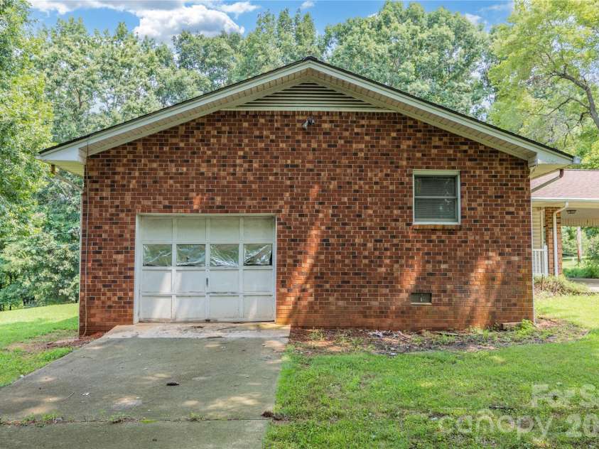4988 Amick Lane, Liberty, NC 27298.  MLS# CAR4408844, YatesRealty ID 41277. 4998 Amick