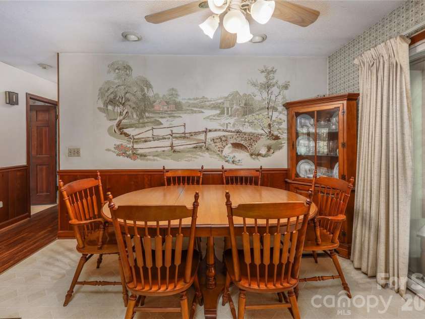 4988 Amick Lane, Liberty, NC 27298.  MLS# CAR4408844, YatesRealty ID 41277. Dining area