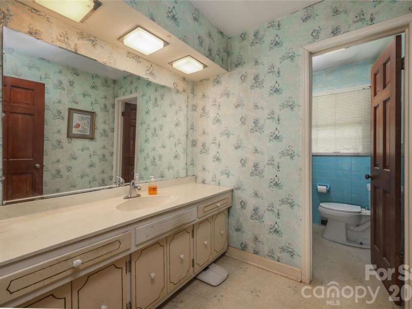 4988 Amick Lane, Liberty, NC 27298.  MLS# CAR4408844, YatesRealty ID 41277. Hall bath