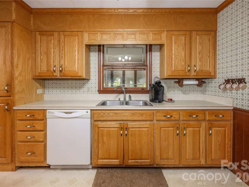4988 Amick Lane, Liberty, NC 27298.  MLS# CAR4408844, YatesRealty ID 41277. Kitchen