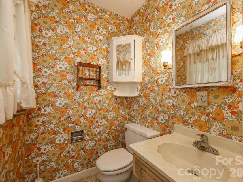 4988 Amick Lane, Liberty, NC 27298.  MLS# CAR4408844, YatesRealty ID 41277. Primary, half bath