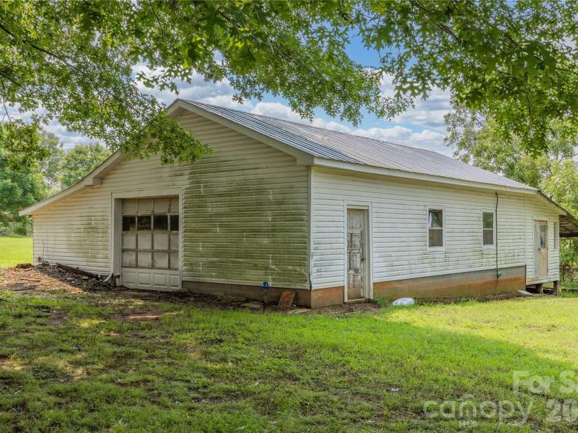 4988 Amick Lane, Liberty, NC 27298.  MLS# CAR4408844, YatesRealty ID 41277. Workshop
