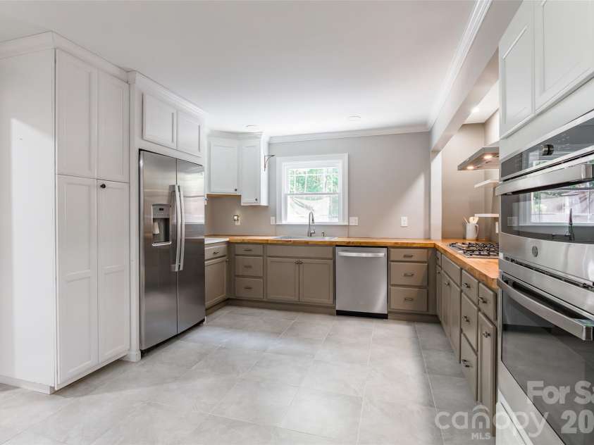 2832 Forest Hills Circle, Rock Hill, SC 29732.  MLS# CAR4408294, YatesRealty ID 41278. 