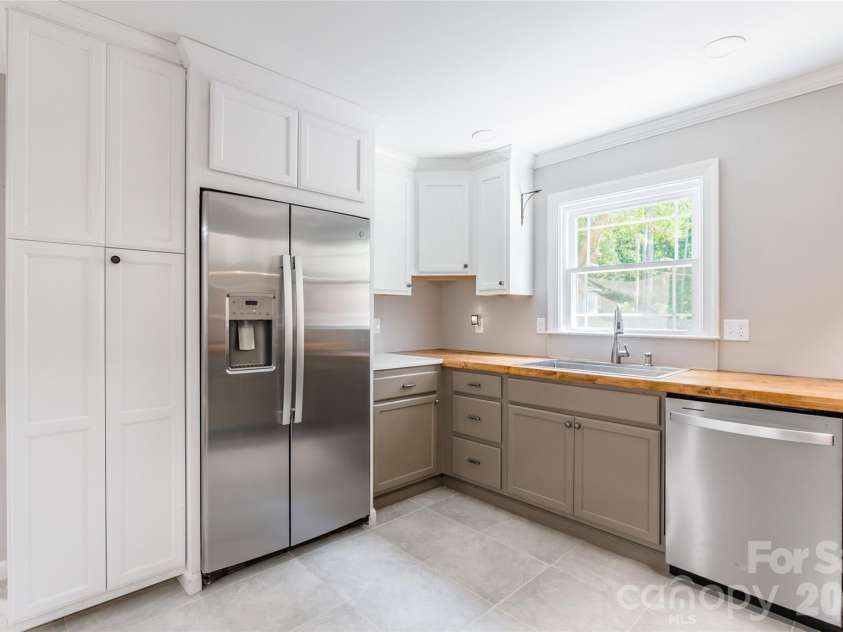 2832 Forest Hills Circle, Rock Hill, SC 29732.  MLS# CAR4408294, YatesRealty ID 41278. 