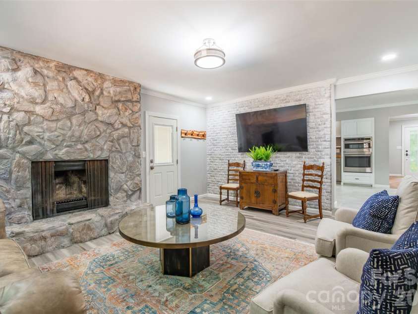 2832 Forest Hills Circle, Rock Hill, SC 29732.  MLS# CAR4408294, YatesRealty ID 41278. 