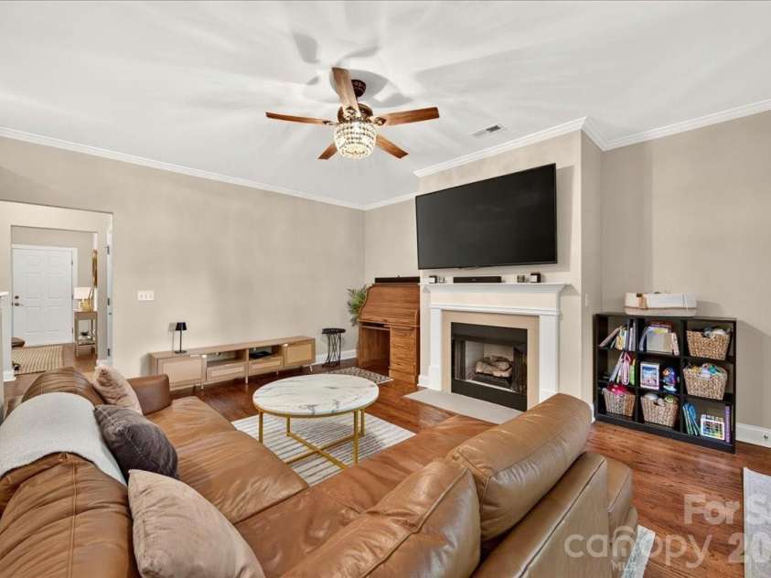 4632 Dabney Vigor Drive, Charlotte, NC 28209.  MLS# CAR4405775, YatesRealty ID 41279. 