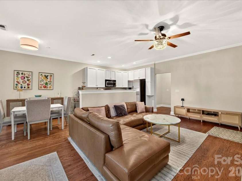 4632 Dabney Vigor Drive, Charlotte, NC 28209.  MLS# CAR4405775, YatesRealty ID 41279. 