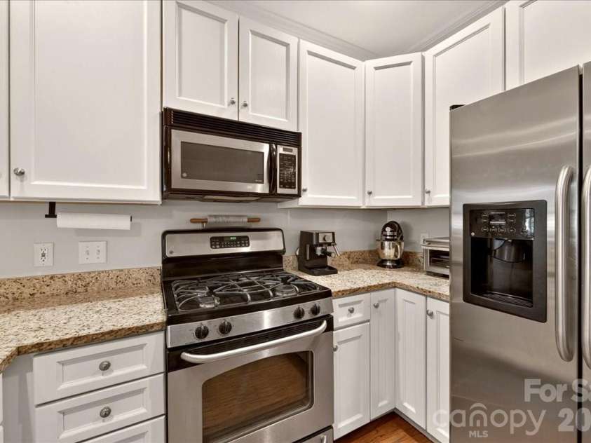 4632 Dabney Vigor Drive, Charlotte, NC 28209.  MLS# CAR4405775, YatesRealty ID 41279. 