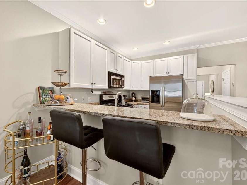 4632 Dabney Vigor Drive, Charlotte, NC 28209.  MLS# CAR4405775, YatesRealty ID 41279. 