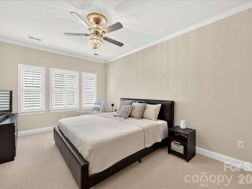 4632 Dabney Vigor Drive, Charlotte, NC 28209.  MLS# CAR4405775, YatesRealty ID 41279. 
