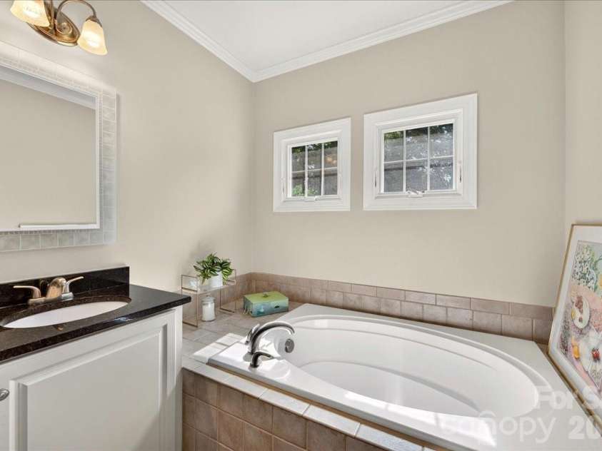 4632 Dabney Vigor Drive, Charlotte, NC 28209.  MLS# CAR4405775, YatesRealty ID 41279. 