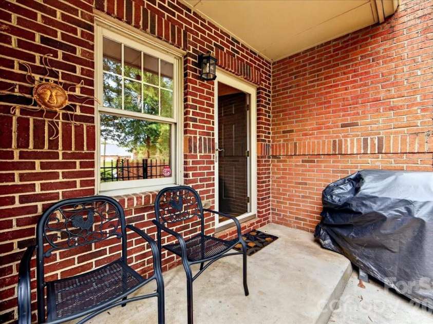 4632 Dabney Vigor Drive, Charlotte, NC 28209.  MLS# CAR4405775, YatesRealty ID 41279. 