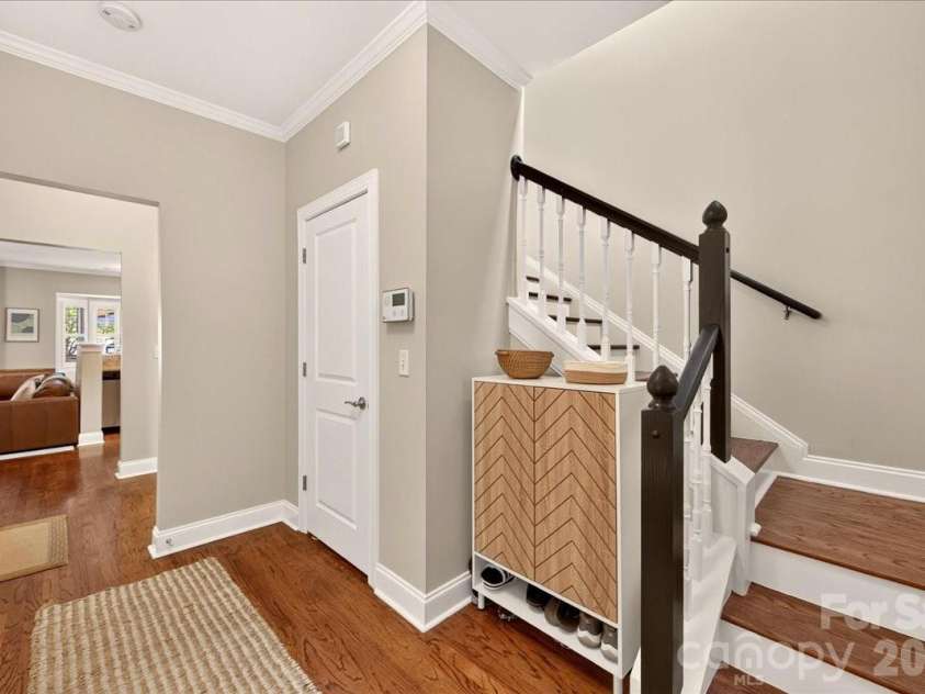4632 Dabney Vigor Drive, Charlotte, NC 28209.  MLS# CAR4405775, YatesRealty ID 41279. Foyer