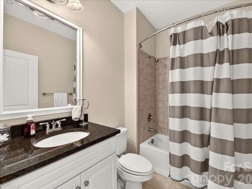 4632 Dabney Vigor Drive, Charlotte, NC 28209.  MLS# CAR4405775, YatesRealty ID 41279. Hall bath