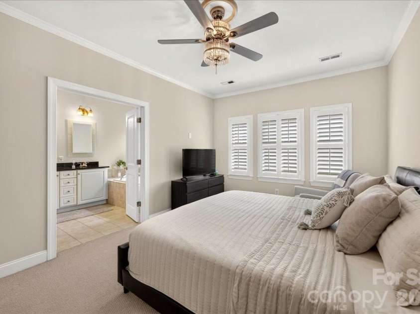 4632 Dabney Vigor Drive, Charlotte, NC 28209.  MLS# CAR4405775, YatesRealty ID 41279. Spacious primary suite with plantation shutters