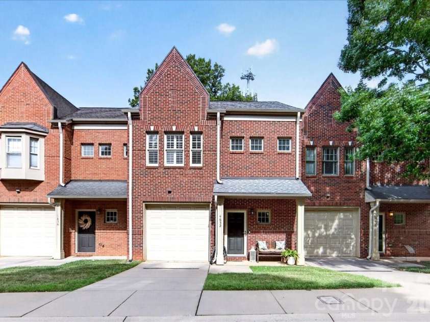 4632 Dabney Vigor Drive, Charlotte, NC 28209.  MLS# CAR4405775, YatesRealty ID 41279. Welcome home!