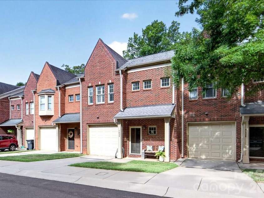 4632 Dabney Vigor Drive, Charlotte, NC 28209.  MLS# CAR4405775, YatesRealty ID 41279. Welcome to 4632 Dabney Vigor Dr!