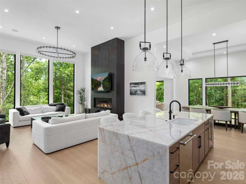 645 Walnut Valley Parkway, Arden, NC 28704.  MLS# CAR4407556, YatesRealty ID 41280. 