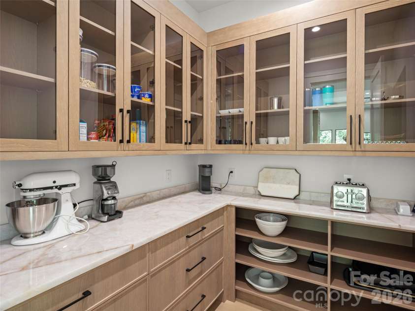 645 Walnut Valley Parkway, Arden, NC 28704.  MLS# CAR4407556, YatesRealty ID 41280. 