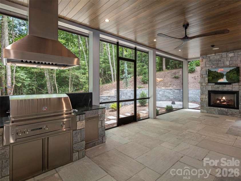 645 Walnut Valley Parkway, Arden, NC 28704.  MLS# CAR4407556, YatesRealty ID 41280. 