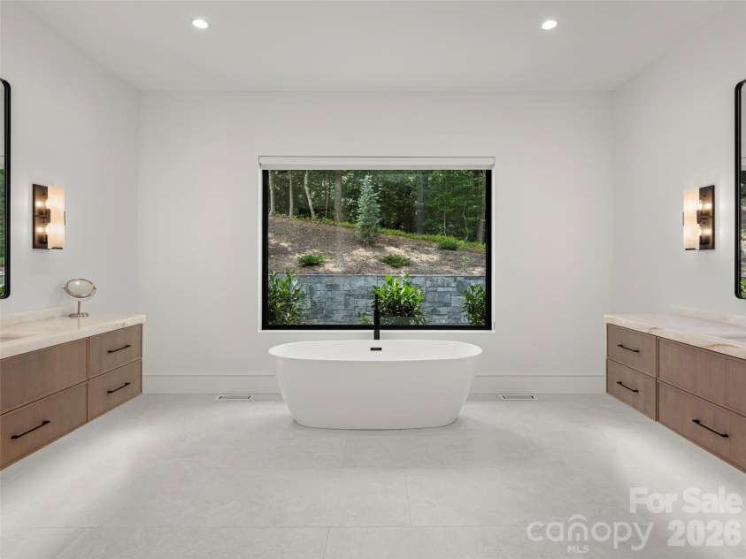 645 Walnut Valley Parkway, Arden, NC 28704.  MLS# CAR4407556, YatesRealty ID 41280. 