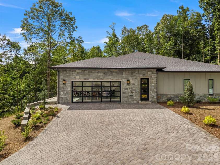 645 Walnut Valley Parkway, Arden, NC 28704.  MLS# CAR4407556, YatesRealty ID 41280. 