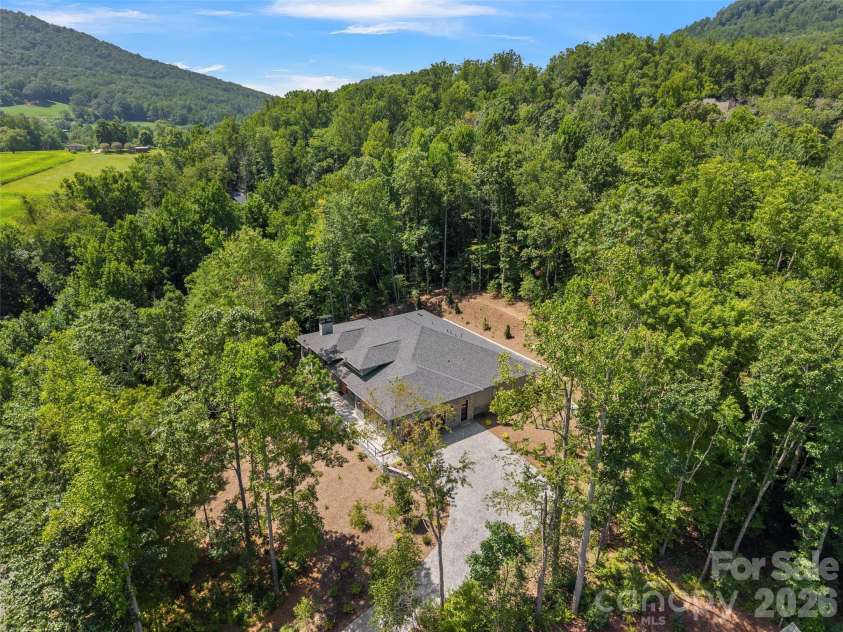 645 Walnut Valley Parkway, Arden, NC 28704.  MLS# CAR4407556, YatesRealty ID 41280. 