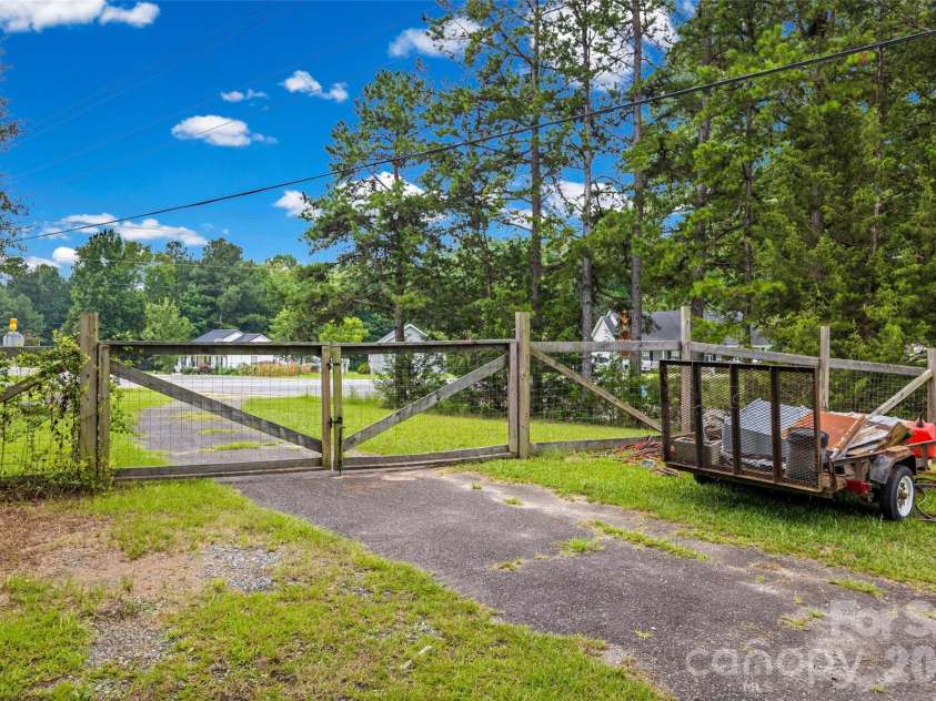 194 Old Limestone Road, York, SC 29745.  MLS# CAR4406362, YatesRealty ID 41282. 