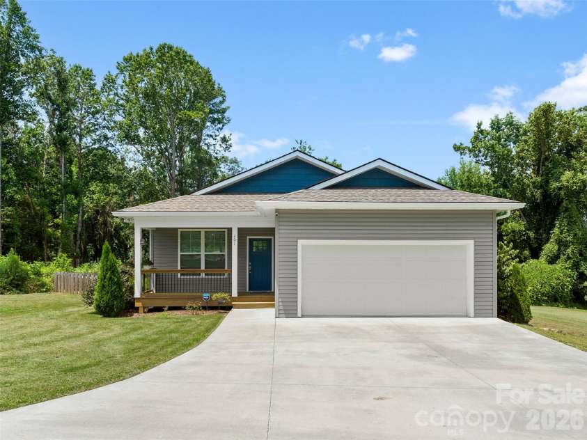 201 Mapleton Drive, East Flat Rock, NC 28726.  MLS# CAR4404187, YatesRealty ID 41286. Rock location.