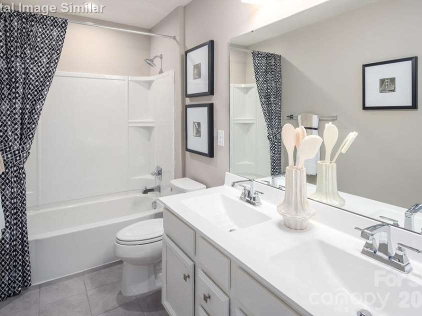 2052 Fernway Drive, Charlotte, NC 28216.  MLS# CAR4345539, YatesRealty ID 41287. 