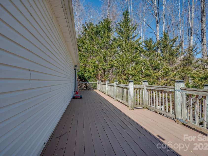 1058 Bearwallow Mountain Road, Hendersonville, NC 28792.  MLS# CAR4230448, YatesRealty ID 4129. 