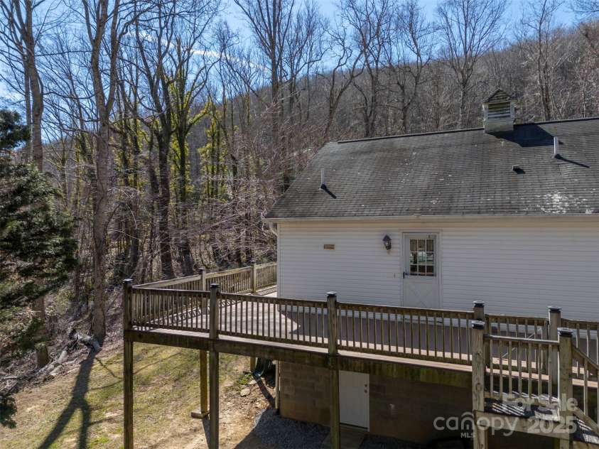 1058 Bearwallow Mountain Road, Hendersonville, NC 28792.  MLS# CAR4230448, YatesRealty ID 4129. 