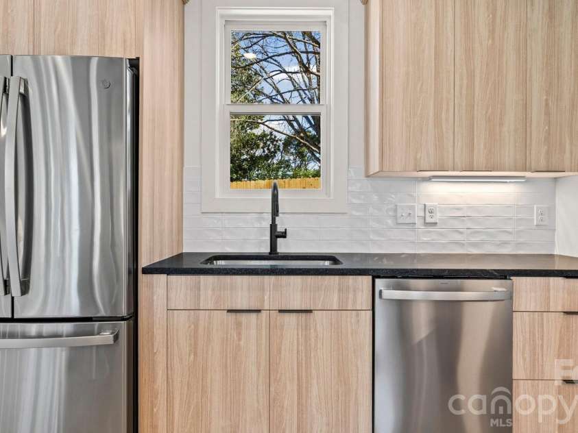 630 Colorado Avenue, Charlotte, NC 28206.  MLS# CAR4350962, YatesRealty ID 4129. 