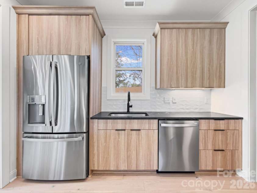 630 Colorado Avenue, Charlotte, NC 28206.  MLS# CAR4350962, YatesRealty ID 4129. 