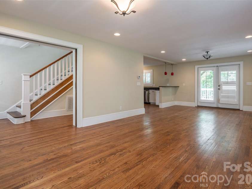 240 Beaumont Street, Asheville, NC 28801.  MLS# CAR4406794, YatesRealty ID 41291. 