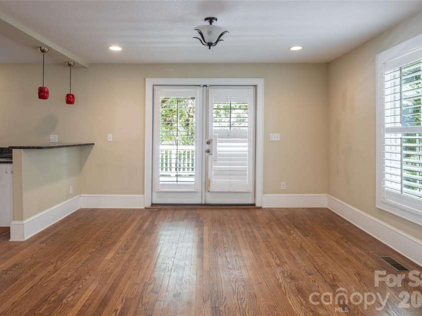 240 Beaumont Street, Asheville, NC 28801.  MLS# CAR4406794, YatesRealty ID 41291. 